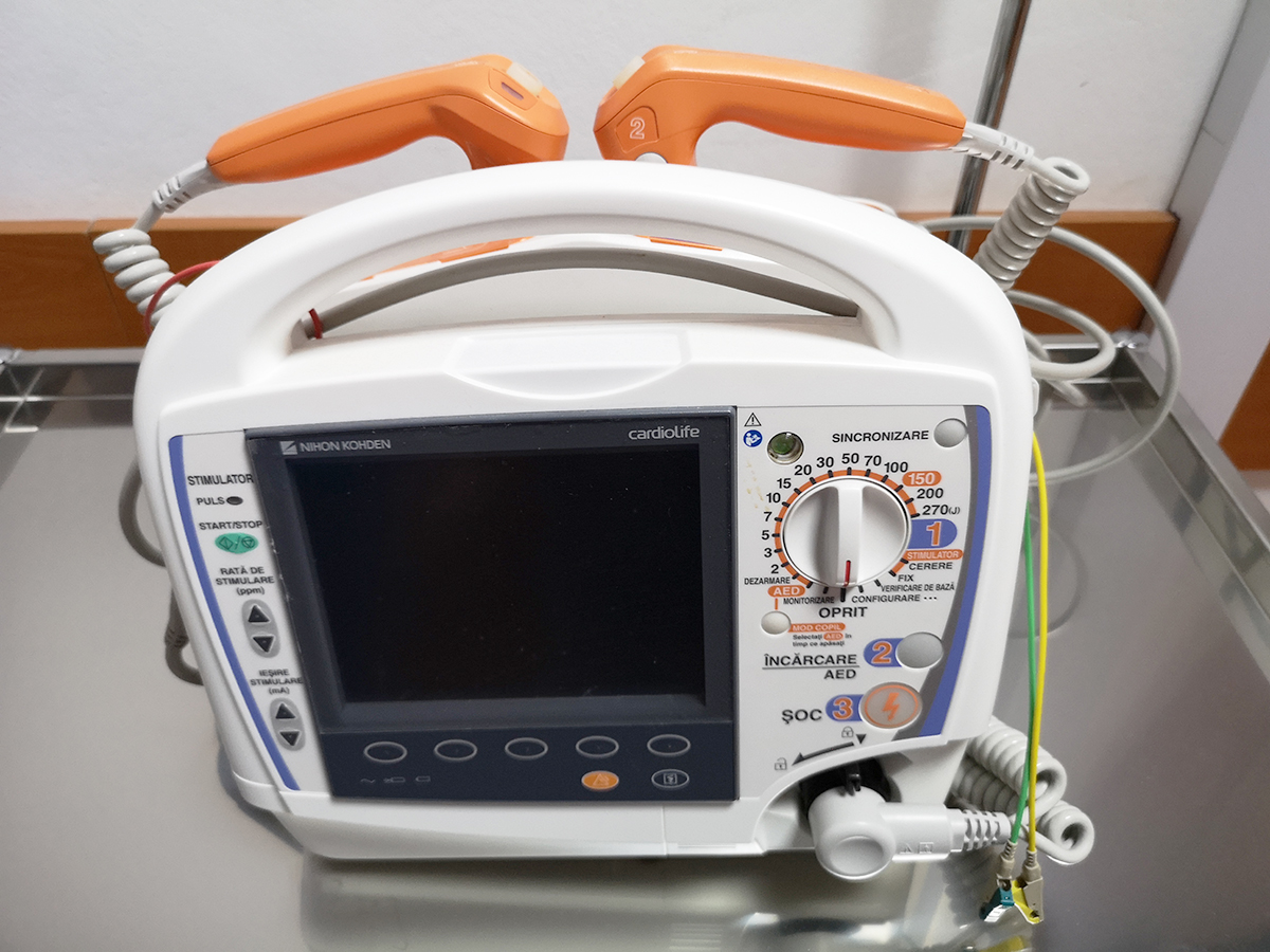 Defibrilator automat bifazic Cardiolife TEC-5631K Nihon Kohden
