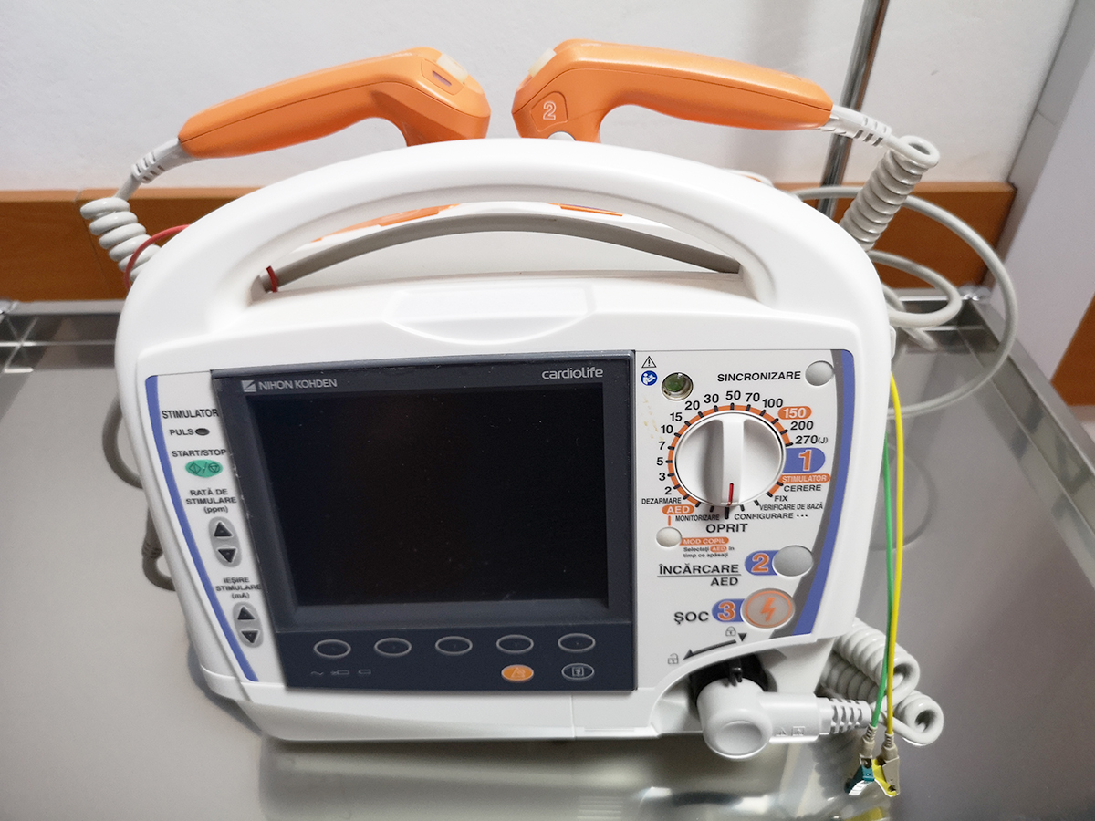 Defibrilator manual bifazic Cardiolife TEC-5631